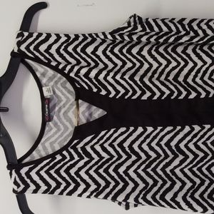 Cacoma ladies Med tank top black and white layered
